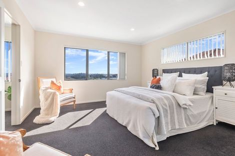 Photo of property in 1 Kittiwake Drive, Schnapper Rock, Auckland, 0632