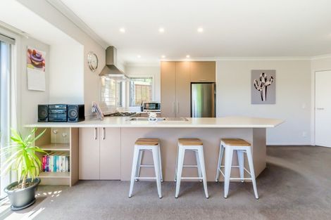 Photo of property in 11b Poneke Drive, Waikanae, 5036