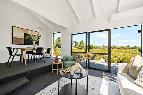 Photo of property in 40 Queen Mary Avenue, New Lynn, Auckland, 0600