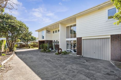 Photo of property in 7 Nuhaka Place, Paraparaumu Beach, Paraparaumu, 5032