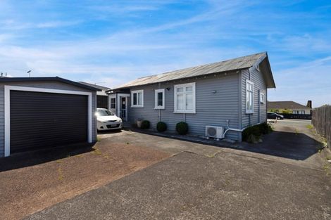 Photo of property in 3208a Great North Road, New Lynn, Auckland, 0600