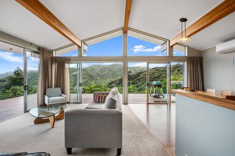 Photo of property in 77 Seaview Road, Piha, New Lynn, 0772