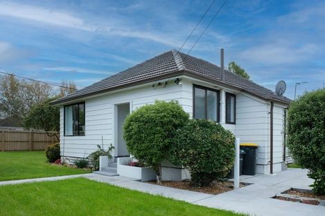 Photo of property in 32 Bateman Avenue, Bryndwr, Christchurch, 8053
