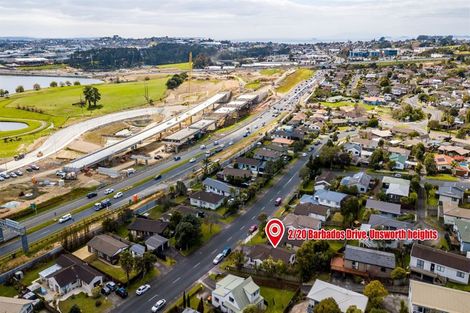 Photo of property in 2/20 Barbados Drive, Unsworth Heights, Auckland, 0632