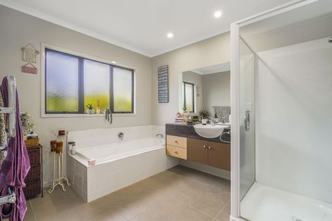 Photo of property in 90 Saint James Drive, Huntington, Hamilton, 3210