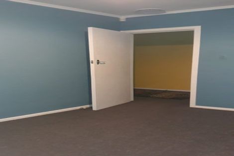 Photo of property in 5 Alder Place, Newlands, Wellington, 6037