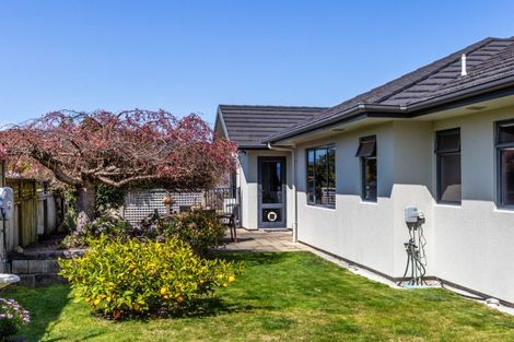 Photo of property in 27 Kinder Street, Acacia Bay, Taupo, 3330