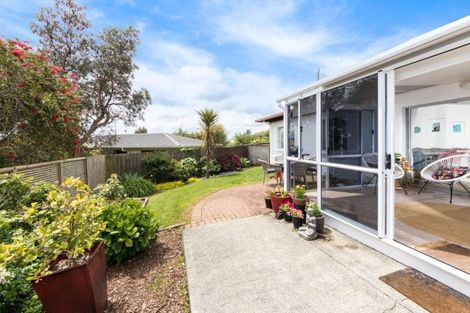 Photo of property in 1/19 Hollyhock Place, Browns Bay, Auckland, 0630