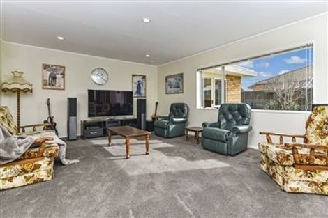 Photo of property in 21 Lakeside Drive, Orewa, 0931