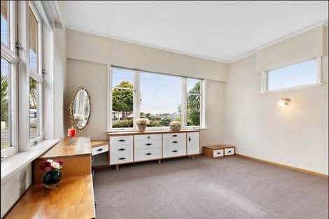 Photo of property in 14 Taikata Road, Te Atatu Peninsula, Auckland, 0610