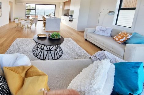 Photo of property in 952f East Coast Road, Northcross, Auckland, 0632