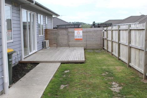 Photo of property in 17 Grove Way, Riverhead, 0820