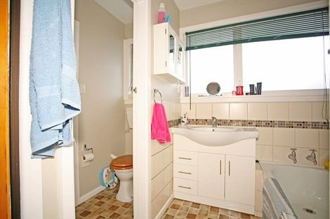 Photo of property in 15 Dunluce Place, Hornby, Christchurch, 8042