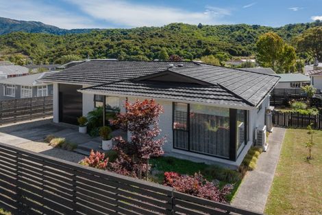 Photo of property in 163 Waikawa Road, Picton, 7220