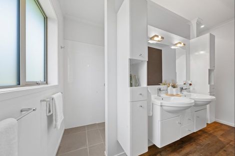 Photo of property in 5b Tupuhi Place, Highlands Park, New Plymouth, 4312