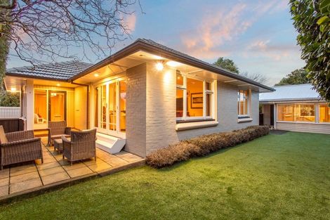 Photo of property in 33 Office Road, Merivale, Christchurch, 8014