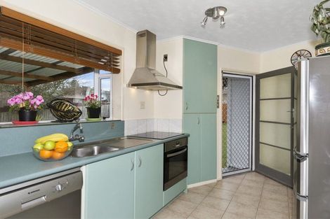 Photo of property in 22 Manapouri Place, Pakuranga Heights, Auckland, 2010