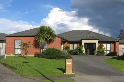 Photo of property in 38 Newinn Crescent, East Tamaki Heights, Auckland, 2016