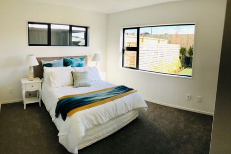 Photo of property in 36 Lumbarda Drive, Kumeu, 0810