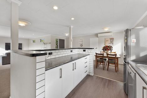 Photo of property in 41b Larchmont Grove, Totara Park, Upper Hutt, 5018