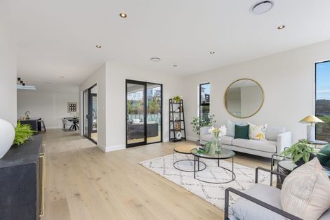 Photo of property in 128 Skulander Crescent, Orewa, 0931