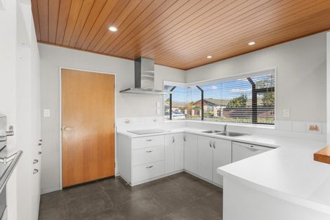 Photo of property in 26 Broadfell Avenue, Avonhead, Christchurch, 8042