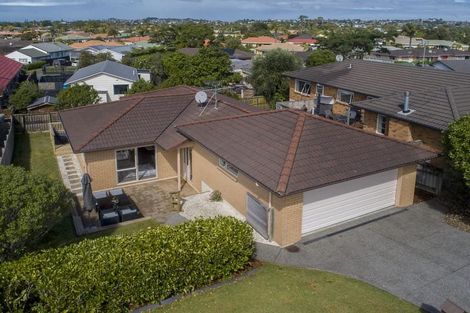 Photo of property in 35 Chesterfield Way, Orewa, 0931