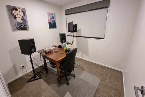 Photo of property in 34 Tokai Place, Glen Eden, Auckland, 0602