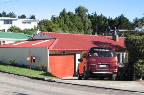 Photo of property in 32 Spenmoor Street, Newlands, Wellington, 6037