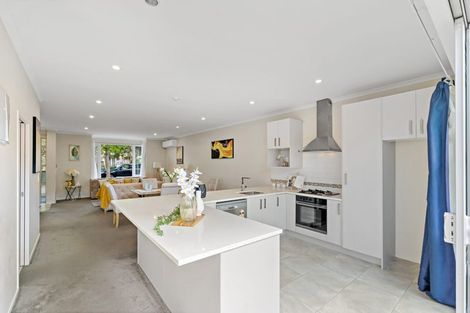 Photo of property in 13 Hakawai Avenue, Takanini, 2112