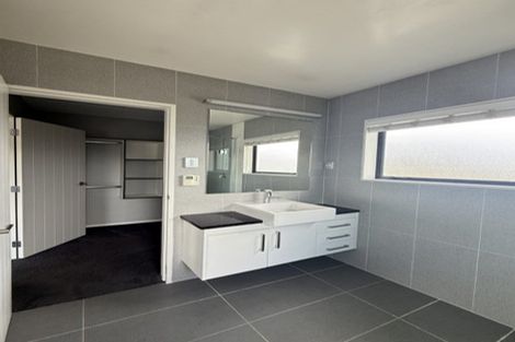 Photo of property in 29 Huntington Park Drive, Greenhithe, Auckland, 0632