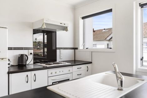 Photo of property in 2/25 Inverness Road, Browns Bay, Auckland, 0630