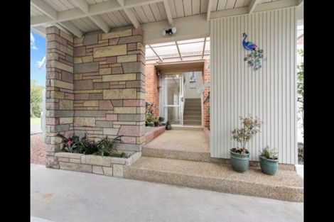 Photo of property in 82 Royal View Road, Te Atatu South, Auckland, 0610