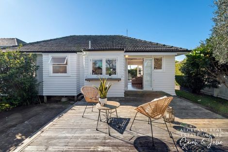 Photo of property in 422a Old Te Atatu Road, Te Atatu Peninsula, Auckland, 0610