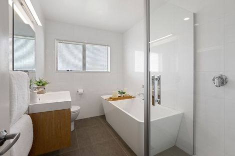 Photo of property in 51 Lakeside Drive, Orewa, 0931