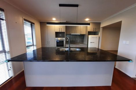 Photo of property in 10 Newbury Place, Schnapper Rock, Auckland, 0632