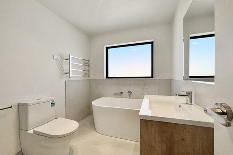 Photo of property in 1/17 Rewarewa Road, Te Atatu Peninsula, Auckland, 0610