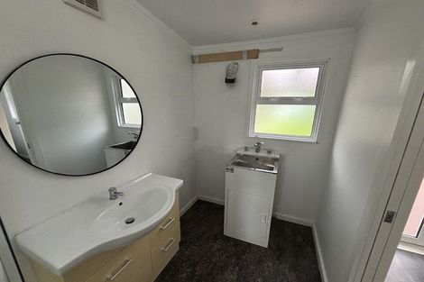 Photo of property in 2 Te Pari Pari Road, Pukerua Bay, 5026