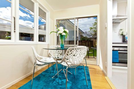 Photo of property in 7 Vera Road, Te Atatu South, Auckland, 0610