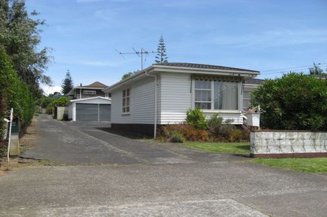 Photo of property in 16 Shortt Avenue, Mangere Bridge, Auckland, 2022