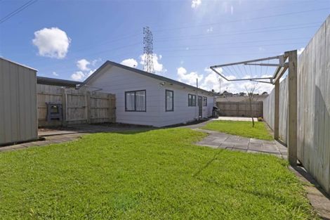 Photo of property in 3 Lori Place, Massey, Auckland, 0614