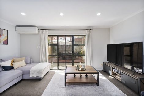 Photo of property in 11/17 Harbour View Road, Te Atatu Peninsula, Auckland, 0610