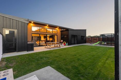 Photo of property in 7 Edenmore Terrace, Fitzherbert, Palmerston North, 4410