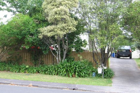 Photo of property in 31 Tamahere Drive, Glenfield, Auckland, 0629