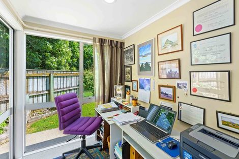 Photo of property in 16 Iti Grove, Waikanae, 5036