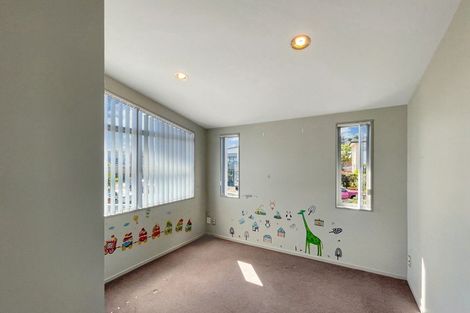 Photo of property in 8 Mana Lane, Pinehill, Auckland, 0632