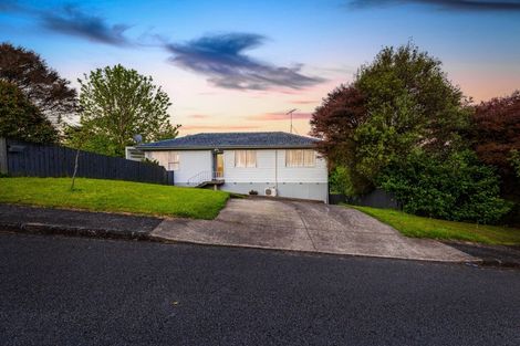 Photo of property in 2 Kilcar Place, Massey, Auckland, 0614