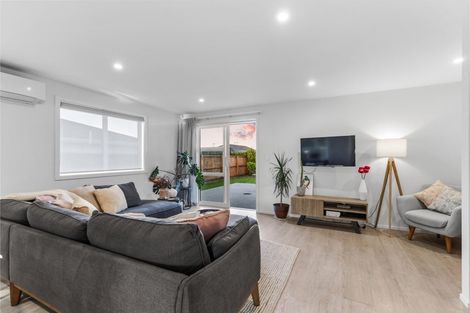 Photo of property in 103 Station Road, Kumeu, 0891
