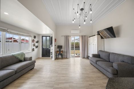 Photo of property in 43 Georges Drive, Napier South, Napier, 4110