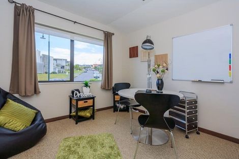 Photo of property in 52 Newbury Place, Schnapper Rock, Auckland, 0632